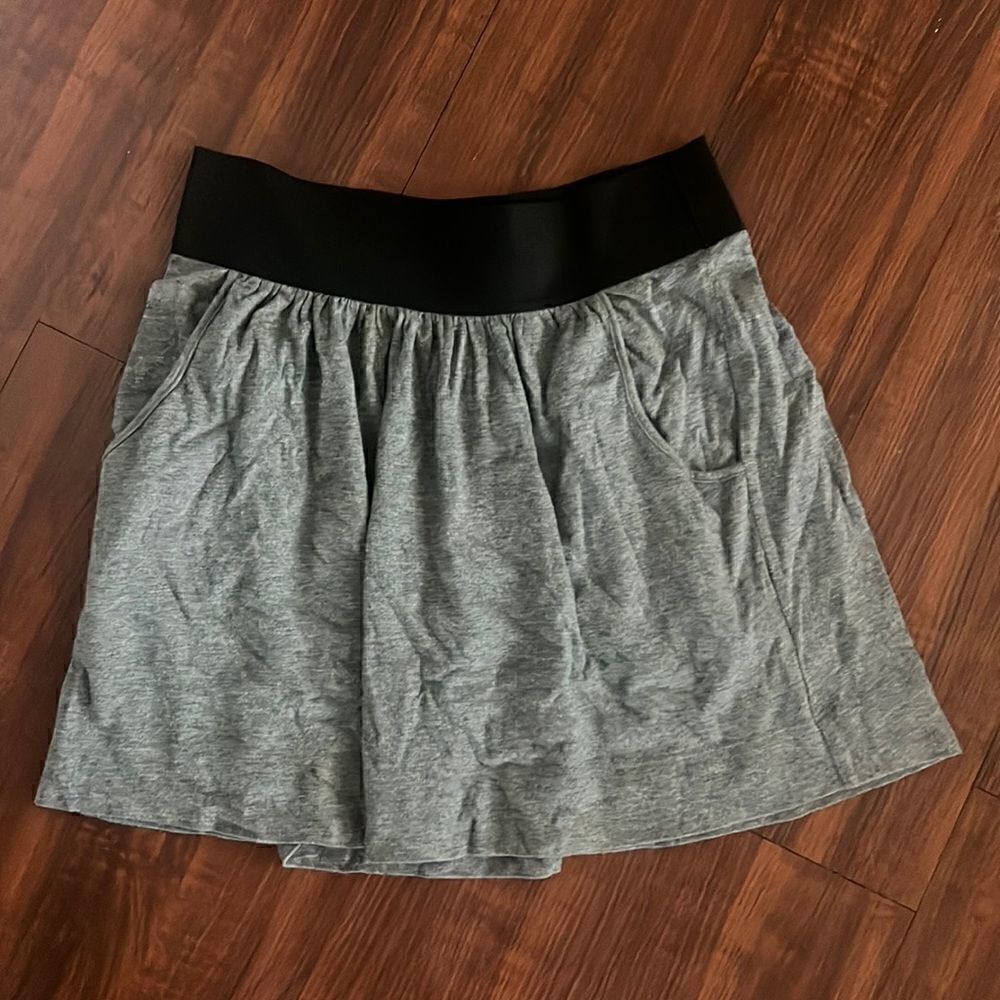 NWOT Express Gray Black Top Stretch Band Skirt - Pockets - Size XS - Never Worn